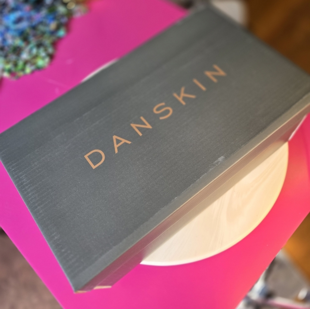 NIB, Danskin Stylish White Sneakers Size 8 - Picture 7 of 8